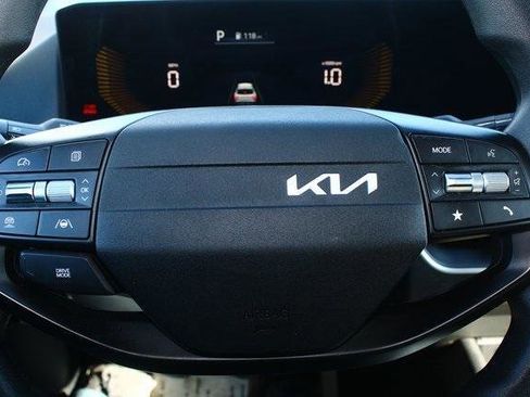 Used 2025 Kia K4 LXS 4D Sedan image 12