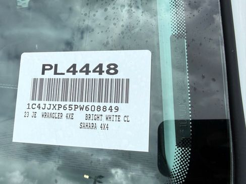 Used 2023 Jeep Wrangler Unlimited Sahara w/ Cold Weather Group AWD/4WD image 9