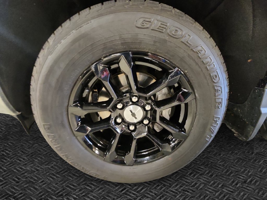 Used 2024 Chevrolet Silverado 1500 LT AWD/4WD image 13