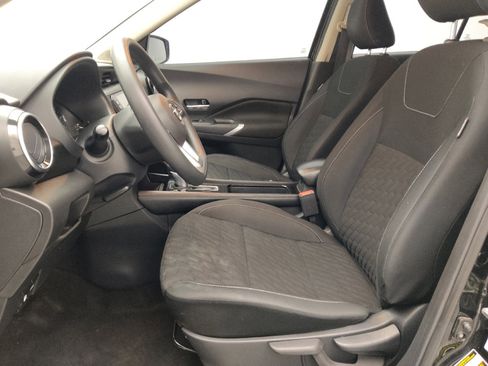 Used 2021 Nissan Kicks SV image 17