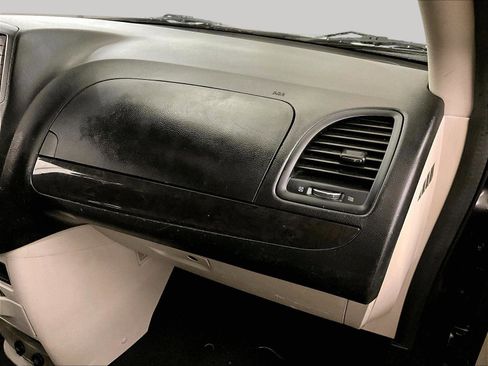 Used 2019 Dodge Grand Caravan SE image 15