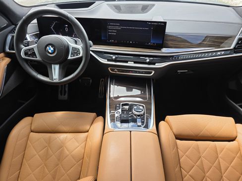 Used 2024 BMW X7 xDrive40i w/ Executive Package image 4