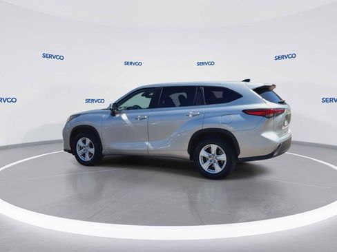 Used 2023 Toyota Highlander L FWD image 5