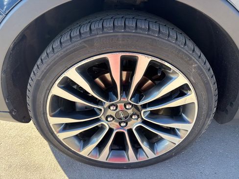 Used 2017 Lincoln MKX Reserve w/ Driver Assistance Package image 6