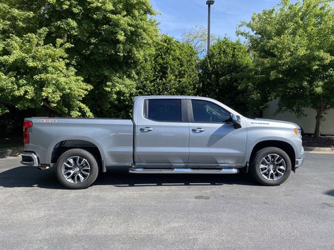 Used 2025 Chevrolet Silverado 1500 LT AWD/4WD image 10