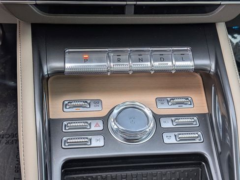 Used 2025 Lincoln Nautilus Reserve AWD/4WD image 24