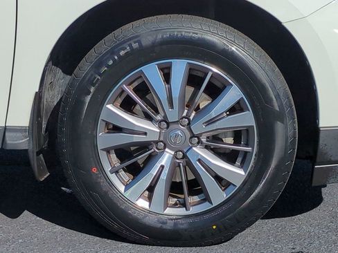 Used 2019 Nissan Pathfinder S image 11