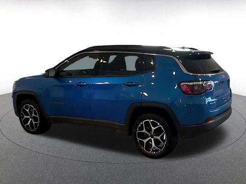 Used 2025 Jeep Compass Limited image 9