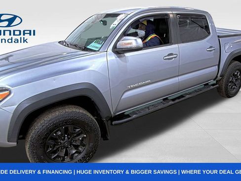 Used 2019 Toyota Tacoma TRD Off-Road image 1