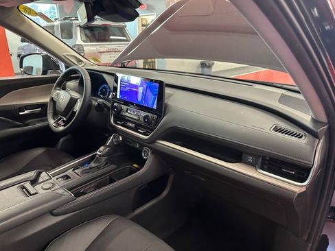 Used 2025 Toyota Grand Highlander AWD image 19