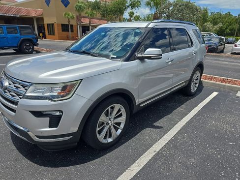 Used 2019 Ford Explorer Limited w/ Class III Trailer Tow Package FWD image 2