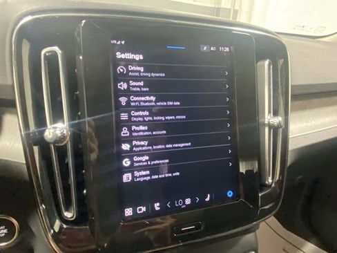 Certified 2025 Volvo XC40 B5 Plus image 23