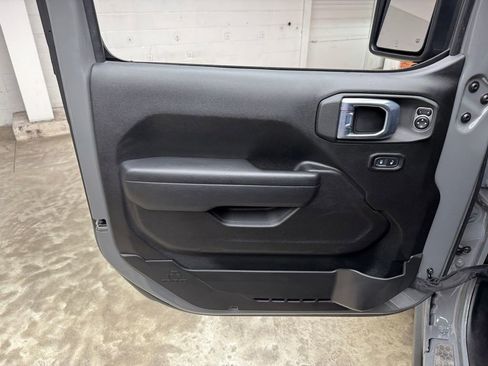 Used 2022 Jeep Wrangler Unlimited Rubicon w/ Steel Bumper Group AWD/4WD image 10