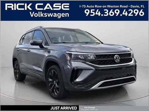 Used 2022 Volkswagen Taos SE FWD image 1