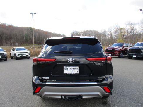 Used 2022 Toyota Highlander Platinum image 6