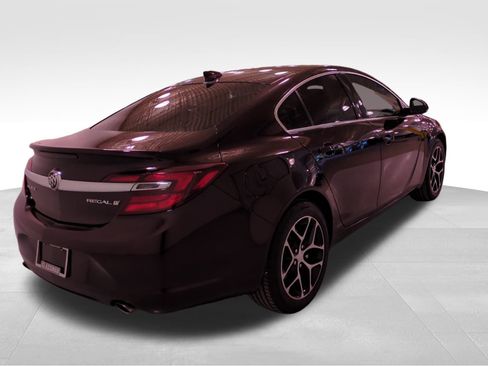 Used 2017 Buick Regal Sport Touring image 4
