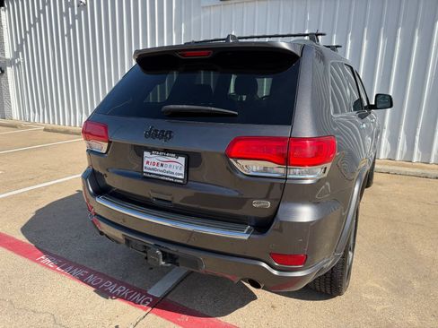 Used 2018 Jeep Grand Cherokee Overland AWD/4WD image 6