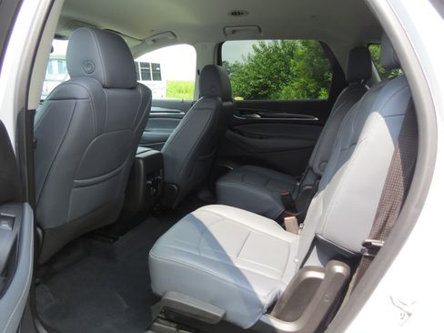 Used 2021 Buick Enclave Essence image 21