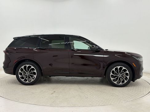 Used 2025 Lincoln Nautilus Reserve AWD/4WD image 7