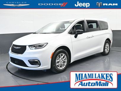 New 2026 Chrysler Pacifica Select