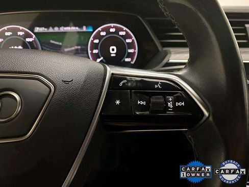 Used 2024 Audi Q8 e-tron Premium Plus image 40