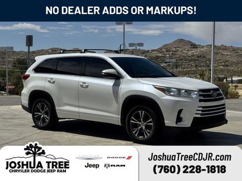Used 2018 Toyota Highlander LE FWD image 1
