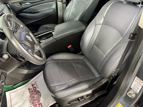 Used 2018 Buick Enclave Essence image 32