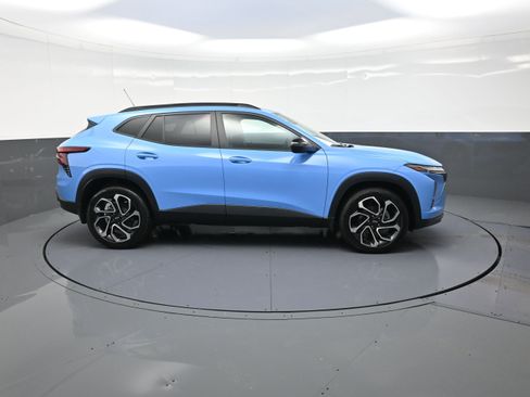 Used 2024 Chevrolet Trax RS w/ Driver Confidence Package image 2