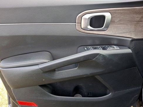 Certified 2022 Kia Sorento S w/ Panoramic Sunroof Package image 12