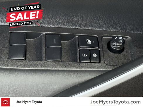 Used 2025 Toyota Corolla SE image 20