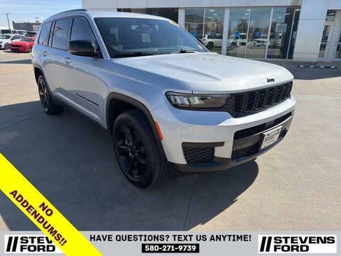 Used 2023 Jeep Grand Cherokee L Laredo image 3