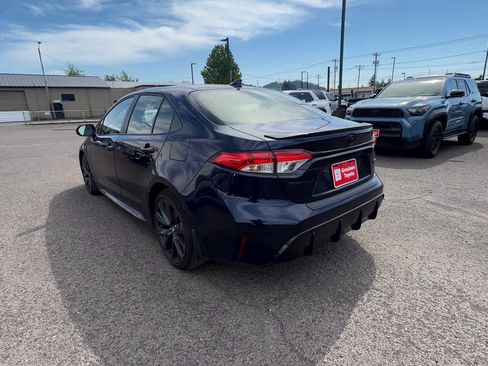 Used 2025 Toyota Corolla SE w/ SE Premium Package FWD image 3