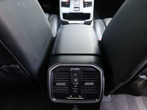 Used 2023 Porsche Macan AWD/4WD image 27