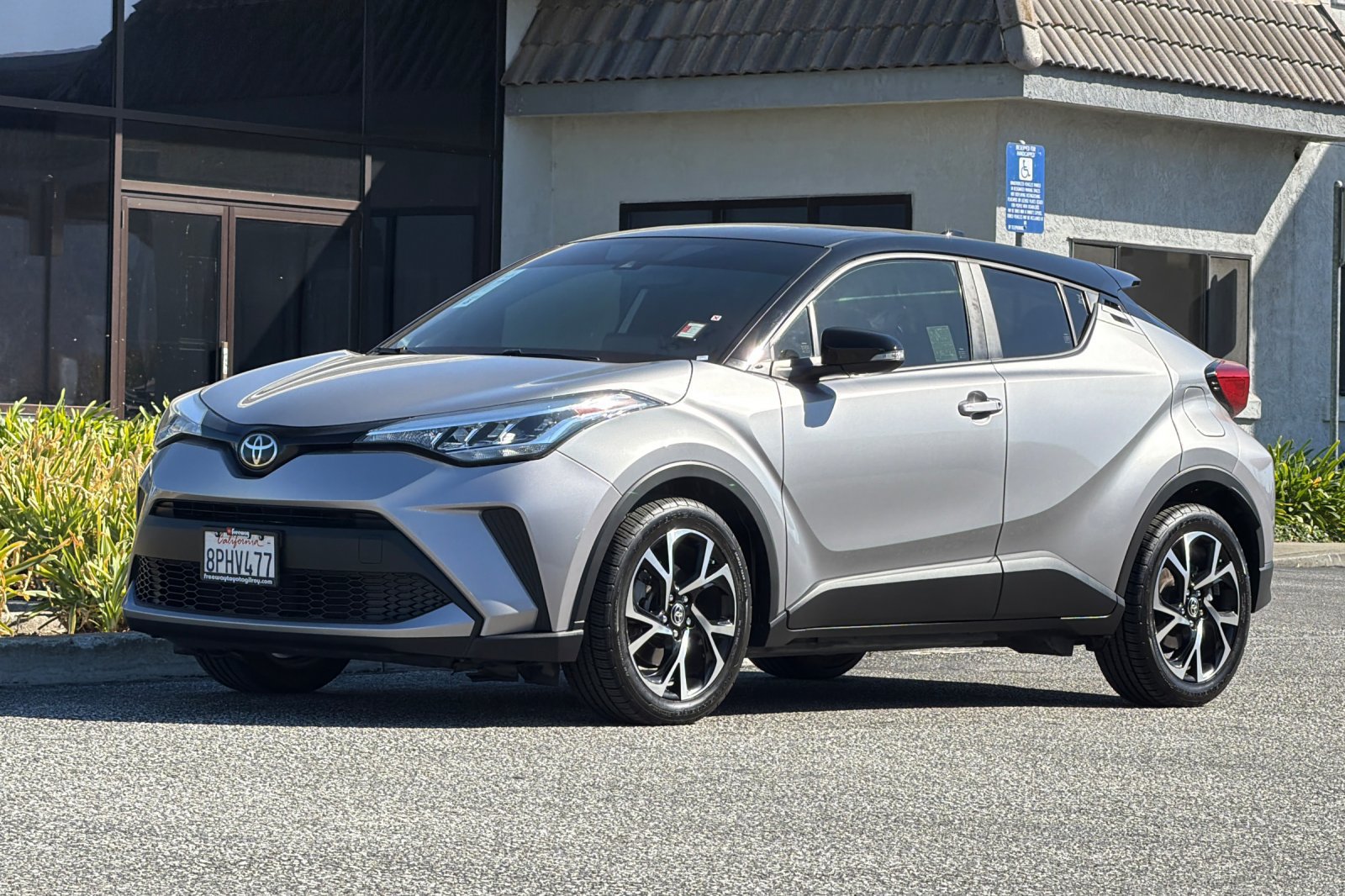 Used 2020 Toyota C-HR XLE FWD image 9