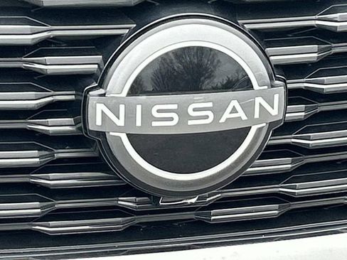 Used 2023 Nissan Rogue SV w/ SV Premium B Package image 10