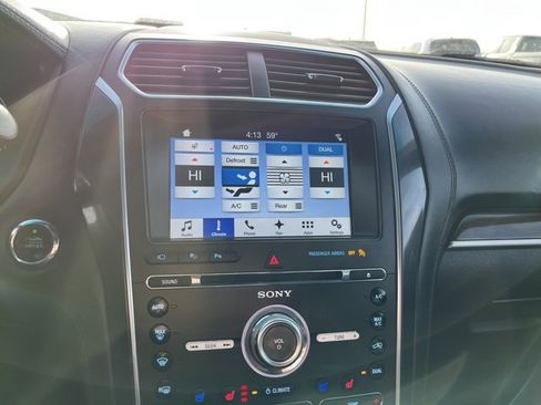 Used 2017 Ford Explorer Platinum image 38