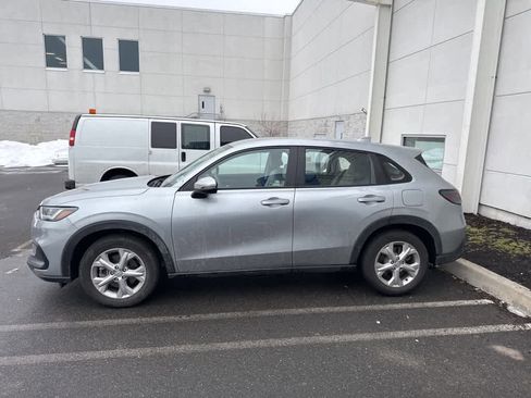 Used 2023 Honda HR-V LX image 2