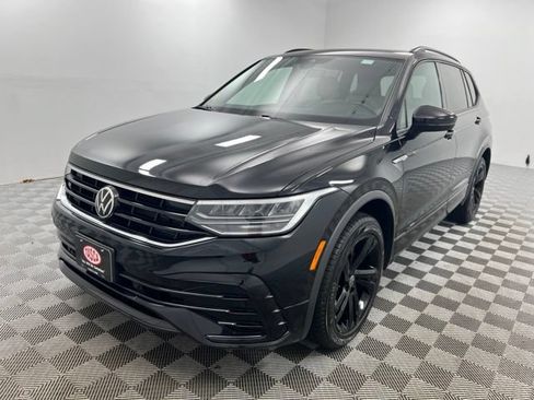 Used 2024 Volkswagen Tiguan SE R-Line AWD/4WD image 2