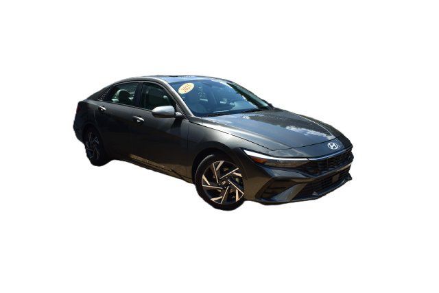 Used 2025 Hyundai Elantra Limited FWD image 2