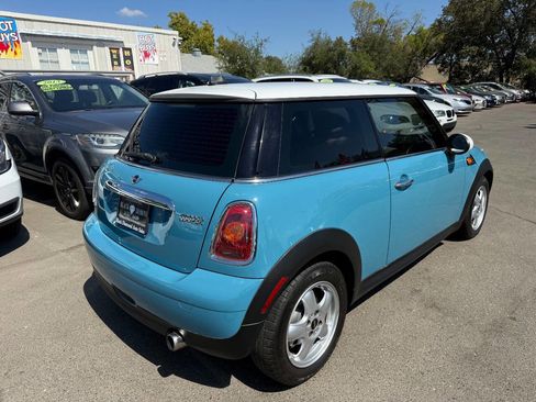 Used 2010 MINI Cooper Hardtop image 4