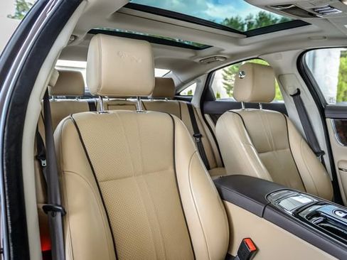 Used 2016 Jaguar XJ R-Sport RWD image 50