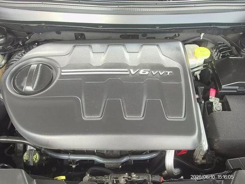 Used 2016 Jeep Cherokee Latitude w/ Cold Weather Group AWD/4WD image 9
