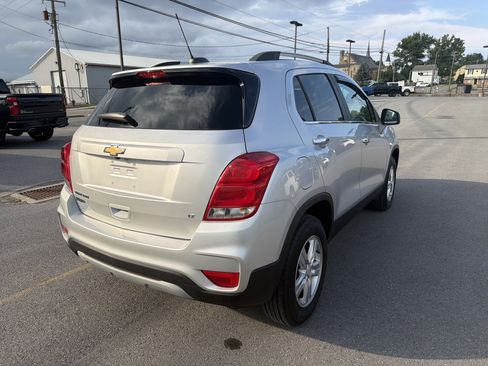 Used 2020 Chevrolet Trax LT w/ LT Convenience Package AWD/4WD image 3