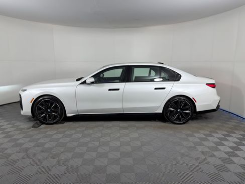 Used 2025 BMW 760i xDrive 760i xDrive w/ Premium Package image 2