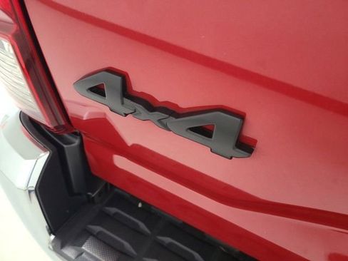 Certified 2019 Toyota Tacoma SR5 AWD/4WD image 9