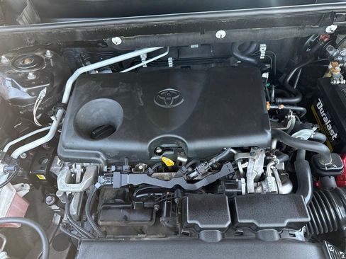 Used 2019 Toyota RAV4 XLE w/ Convenience Package FWD image 28