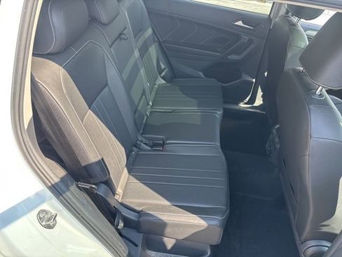 Used 2022 Volkswagen Tiguan SE image 8