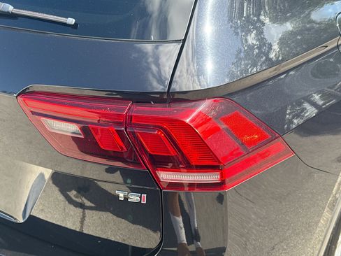 Used 2018 Volkswagen Tiguan SE FWD image 25