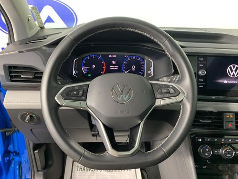 Used 2022 Volkswagen Taos SEL w/ Panoramic Sunroof Package FWD image 21