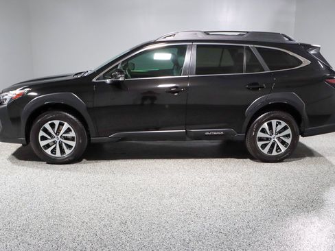 Used 2024 Subaru Outback Premium AWD/4WD image 10